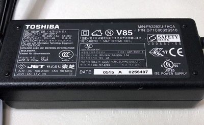 Toshiba laptop adapter 15v-4 amp 1